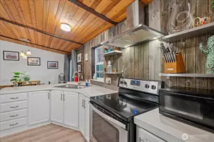 10517 Matthews Way, Anderson Island, WA 98303 - Photo 23