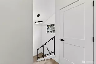 8510 15th Ave NE, Seattle, WA 98115 - Photo 11