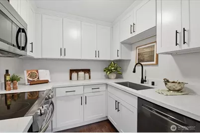 2552 14th Avenue W #203, Seattle, WA 98119 - Photo 7