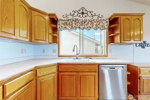 809 SE Tamarack St, College Place, WA 99324 - Photo 9