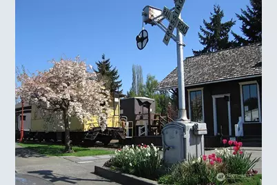 885 Front Street S, Issaquah, WA 98027 - Photo 3