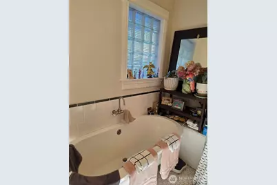 7652 E Green Lake Drive N, Seattle, WA 98103 - Photo 11