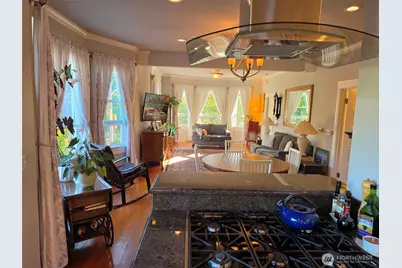 7652 E Green Lake Drive N, Seattle, WA 98103 - Photo 3