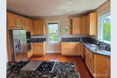 7652 E Green Lake Drive N, Seattle, WA 98103 - Photo 19