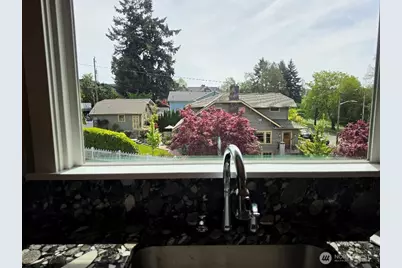 7652 E Green Lake Drive N, Seattle, WA 98103 - Photo 37