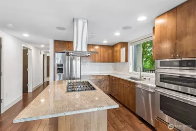 9123 NE Juanita Drive #205, Kirkland, WA 98034 - Photo 3