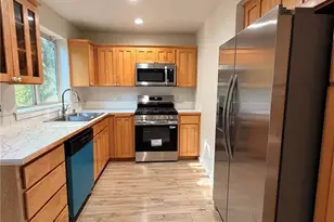 9506 10th Ave E, Tacoma, WA 98445 - Photo 3