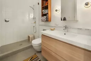 81 Vine St, Seattle, WA 98121 - Photo 23