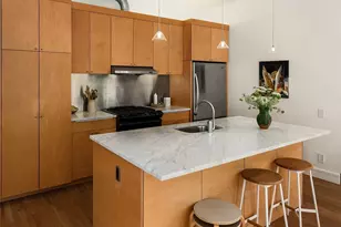 81 Vine St, Seattle, WA 98121 - Photo 17