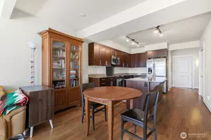 699 John St, Seattle, WA 98109 - Photo 7
