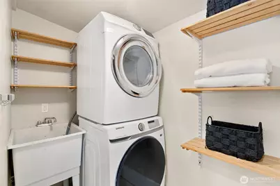 917 NE 72nd Street, Seattle, WA 98115 - Photo 9