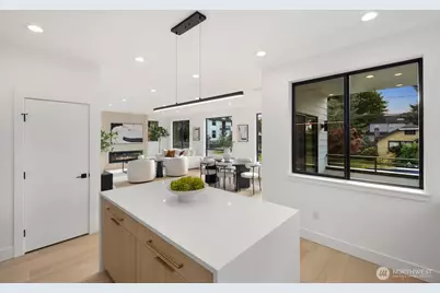 9024 Corliss Avenue N, Seattle, WA 98103 - Photo 11