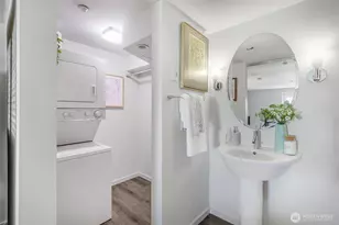 425 Vine St, Seattle, WA 98121 - Photo 31