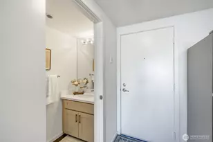 425 Vine St, Seattle, WA 98121 - Photo 17