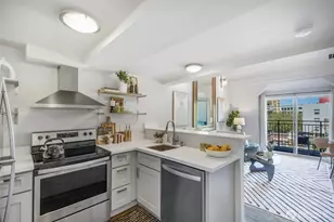 425 Vine St, Seattle, WA 98121 - Photo 15