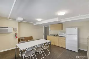 425 Vine St, Seattle, WA 98121 - Photo 21