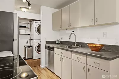 10501 8th Avenue NE #406, Seattle, WA 98125 - Photo 13