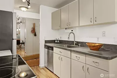 10501 8th Avenue NE #406, Seattle, WA 98125 - Photo 15