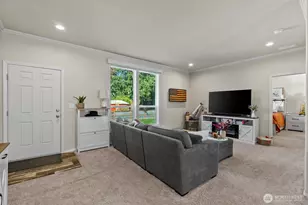 12813 Ridge Cir E, Bonney Lake, WA 98391 - Photo 5