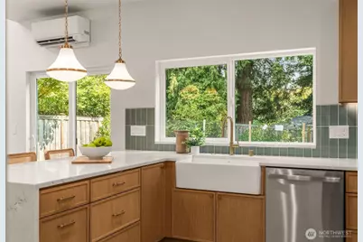 10530 Ashworth Avenue N #B, Seattle, WA 98133 - Photo 11