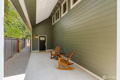 10530 Ashworth Avenue N #B, Seattle, WA 98133 - Photo 3