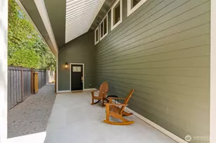 10530 Ashworth Ave N, Seattle, WA 98133 - Photo 3