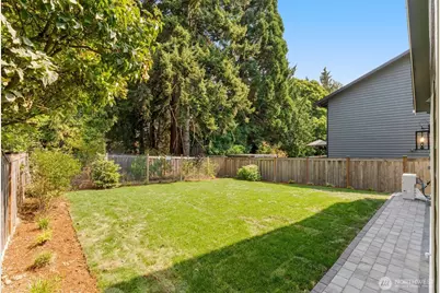 10530 Ashworth Avenue N #B, Seattle, WA 98133 - Photo 27