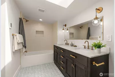 10530 Ashworth Avenue N #B, Seattle, WA 98133 - Photo 15
