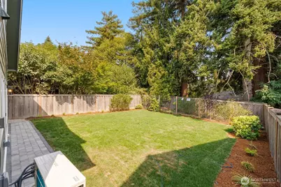 10530 Ashworth Avenue N #B, Seattle, WA 98133 - Photo 25