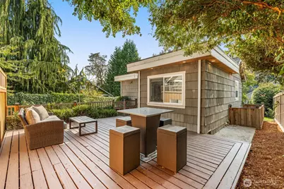 10530 Ashworth Avenue N, Seattle, WA 98133 - Photo 23