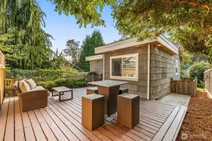 10530 Ashworth Ave N, Seattle, WA 98133 - Photo 23