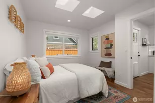 10530 Ashworth Ave N, Seattle, WA 98133 - Photo 13