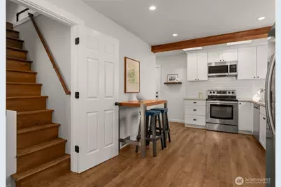 10530 Ashworth Avenue N, Seattle, WA 98133 - Photo 11
