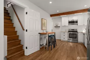 10530 Ashworth Ave N, Seattle, WA 98133 - Photo 11
