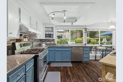 2012 Lincoln Circle Circle SE, Renton, WA 98055 - Photo 11