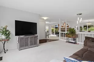 2012 Lincoln Circle Circle SE, Renton, WA 98055 - Photo 5