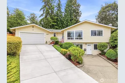 2012 Lincoln Circle Circle SE, Renton, WA 98055 - Photo 1