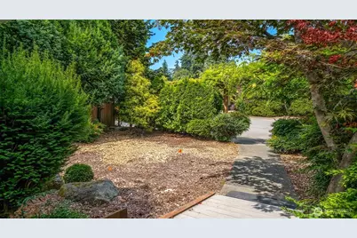10923 NE 120th Street, Kirkland, WA 98034 - Photo 3