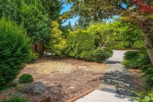 10923 NE 120th St, Kirkland, WA 98034 - Photo 3