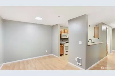 975 Aberdeen Avenue NE #F204, Renton, WA 98056 - Photo 11