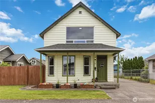 704 Columbia St, Kelso, WA 98626 - Photo 1