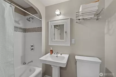2634 Franklin Avenue E #202, Seattle, WA 98102 - Photo 15