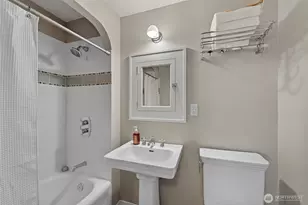 2634 Franklin Ave E, Seattle, WA 98102 - Photo 15