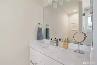 8043 B 19th Avenue NE, Seattle, WA 98115 - Photo 15