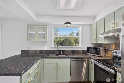 7825 Highland Drive, Everett, WA 98203 - Photo 9