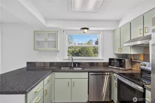 7825 Highland Dr, Everett, WA 98203 - Photo 9
