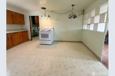409 106th St S, Tacoma, WA 98444 - Photo 9