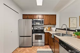 700 E Denny Way, Seattle, WA 98122 - Photo 7