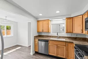 10833 11th Ave SW, Seattle, WA 98146 - Photo 13