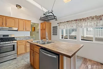 4906 Wildflower Lane NE, Bremerton, WA 98311 - Photo 17